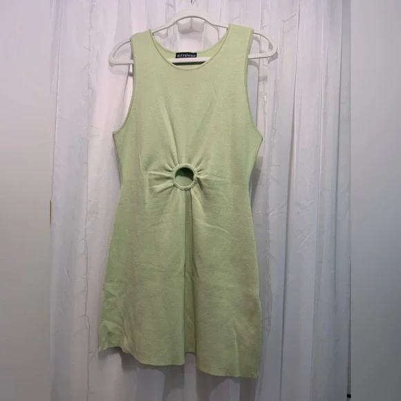Kittenish Light Green Keyhole Dress - Picture 2 of 6